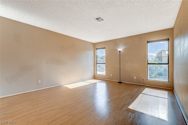 Building Photo - 3928 N Cobble Creek Ct