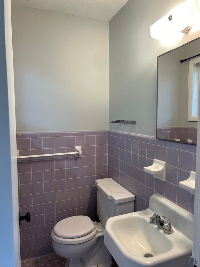 Building Photo - 205 Morgan Ln