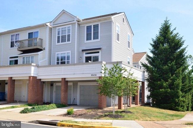 Primary Photo - 20456 Cool Fern Square