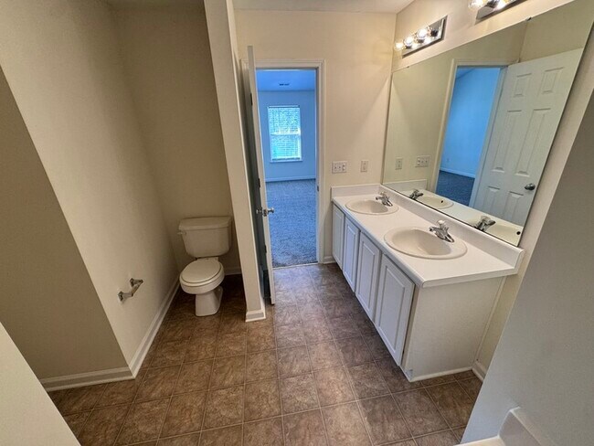 Building Photo - Classic 4-Bedroom Home in McKinley Mill