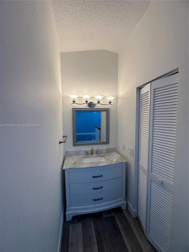 Building Photo - 458 SE 14th St