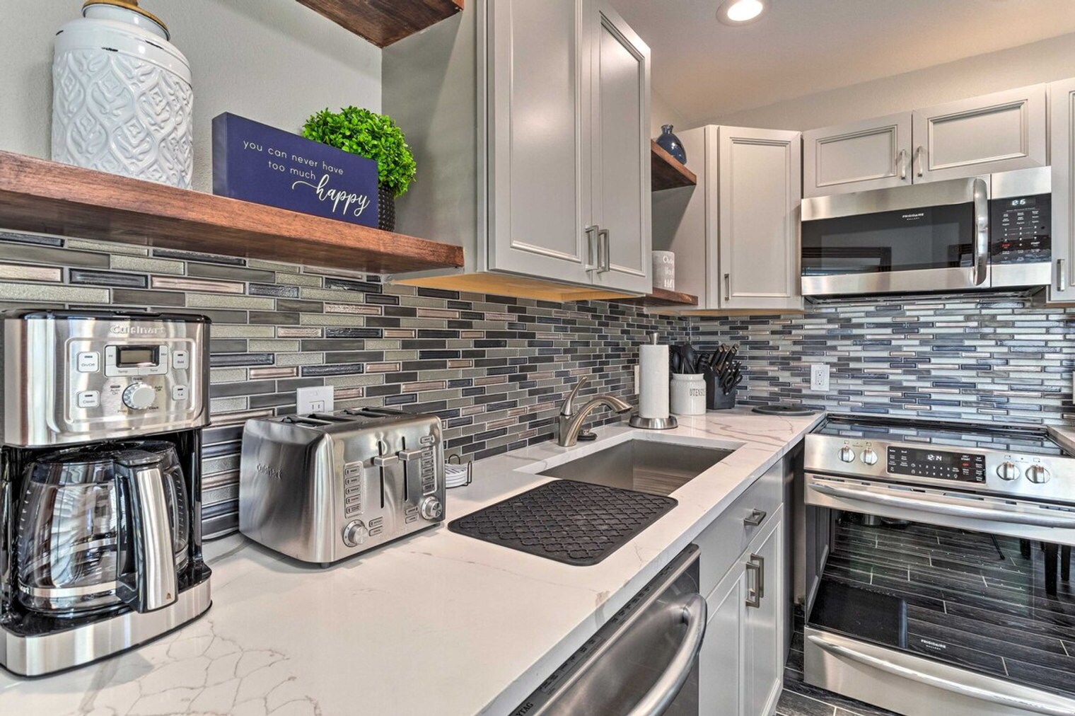 Building Photo - 1537 N Williams St