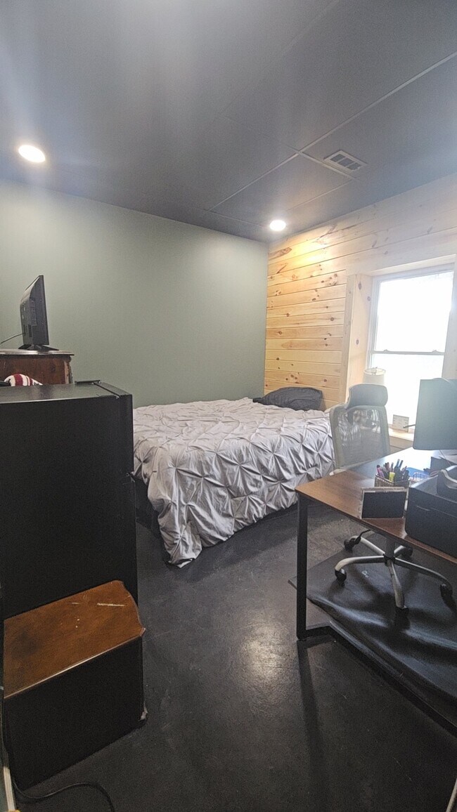 Building Photo - 207 Hawk Run