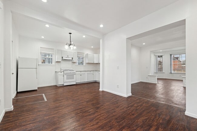 Building Photo - 1478 Helen St