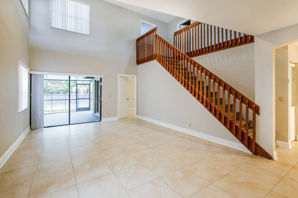 Building Photo - 578 Lakeside Cir