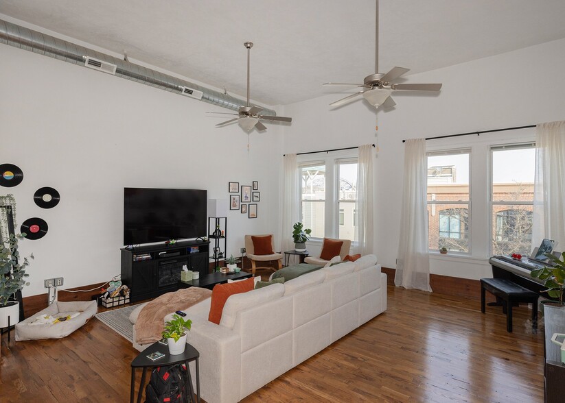 Building Photo - 1606 2nd Ave