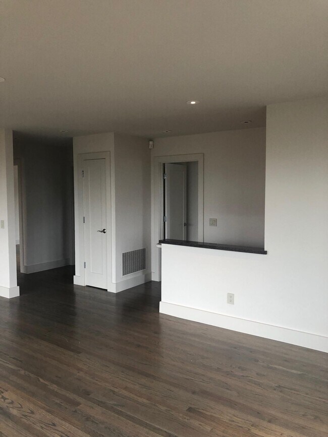 Building Photo - 394 Cresta Vista Dr