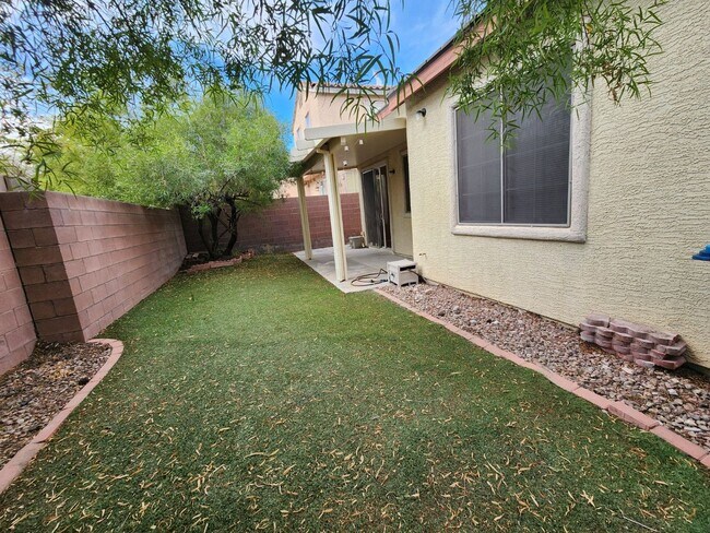 Building Photo - Charming 3 bedroom home with great curb ap...