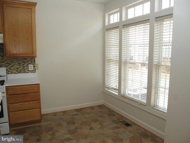 Building Photo - 8176 Skelton Cir