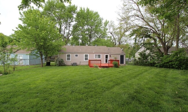 Building Photo - October FREE On This Remodeled 3 Bedroom 1...