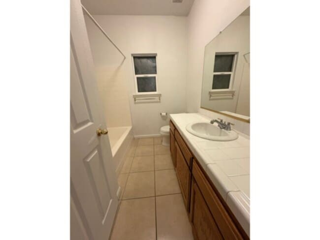 Building Photo - Walking dstance to Woodward park, golf, re...