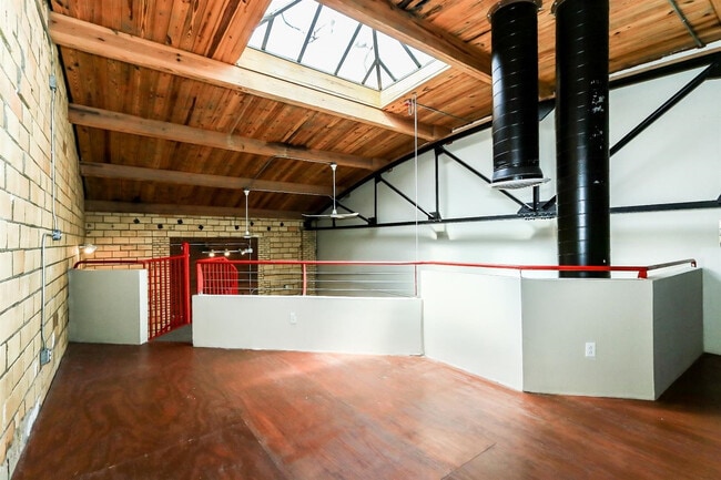 Building Photo - 1401 Avenue J