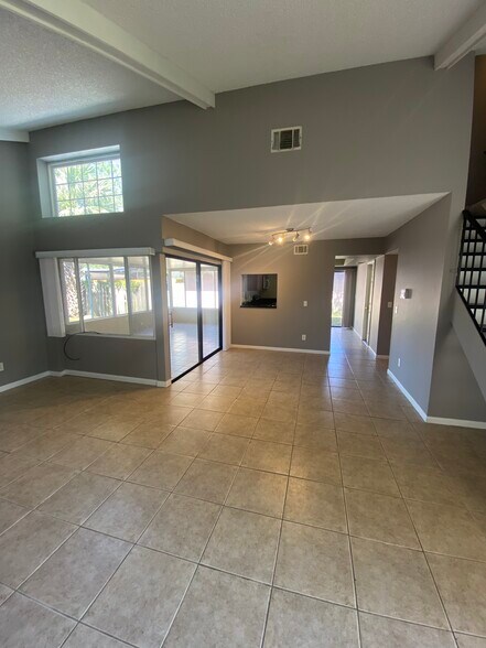 Building Photo - 5109 Burnside Ct