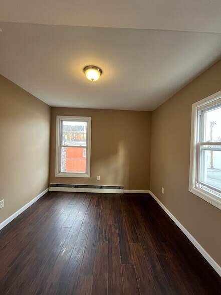 Building Photo - 622 Bramhall Ave