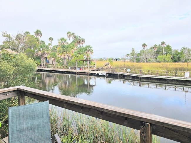 Building Photo - Furnished Waterfront Bungalow with Pool Access