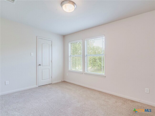 Building Photo - 209 Buckingham Dr