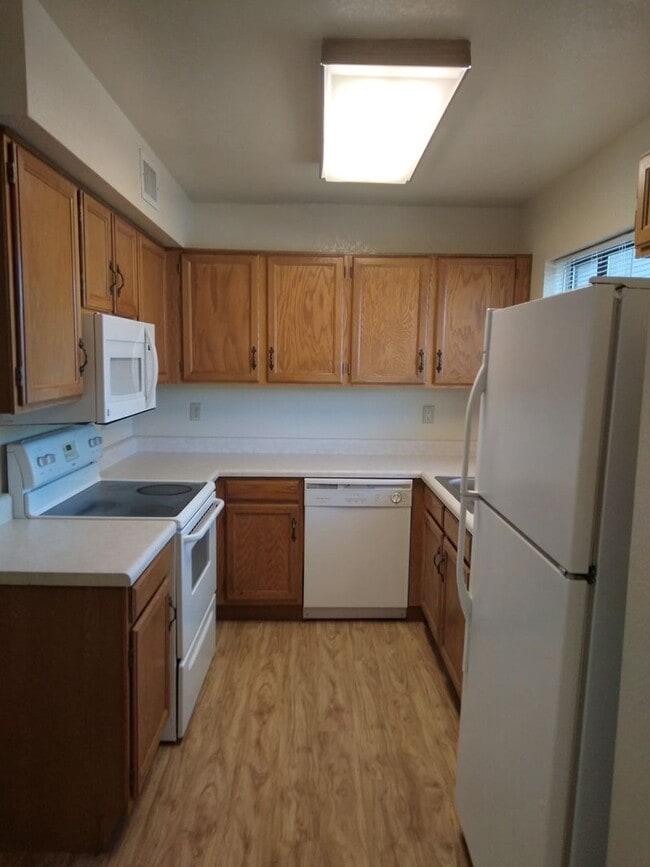 Building Photo - 937 W Madera Ln