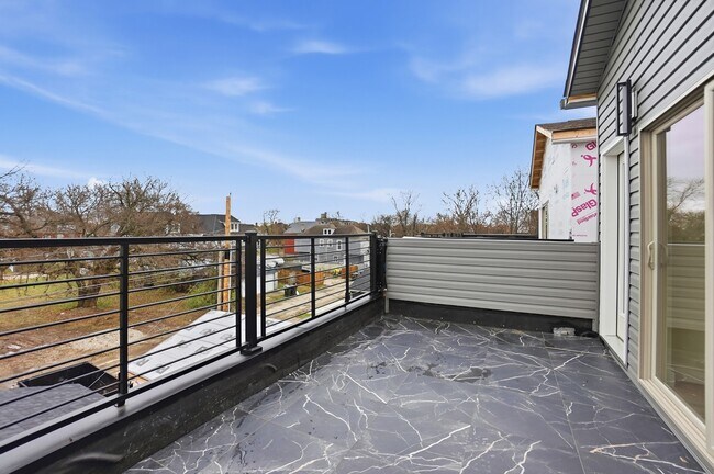 Building Photo - 412 St Clair Ave