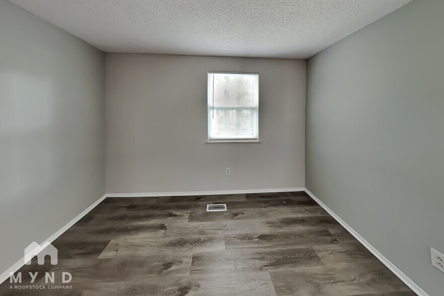 Building Photo - 6301 Ivory Palm Dr