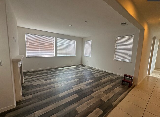 Building Photo - 1072 Mariners Dr
