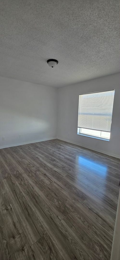 Building Photo - 3 Bedroom, 2 Bath Home with 2-Car Garage – 1,722 Sq Ft