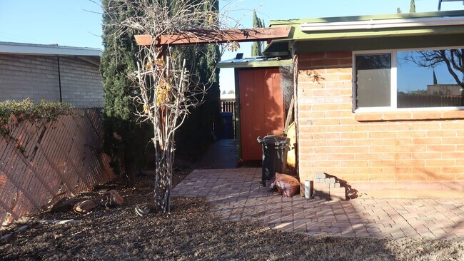 Building Photo - Spacious