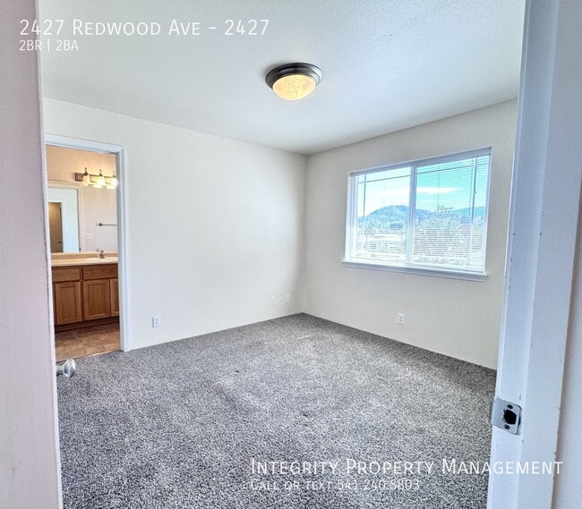 Building Photo - 2427 Redwood Ave