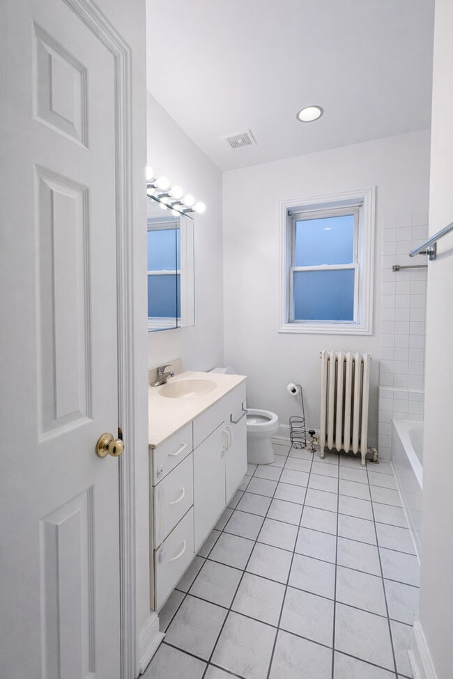 Building Photo - 3716 N Cicero Ave