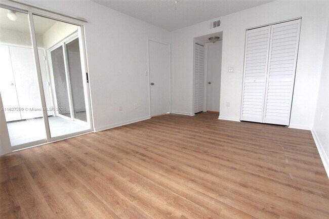 Building Photo - 2881 N Oakland Forest Dr