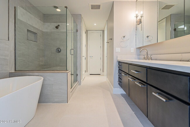 Building Photo - 140 E Rio Salado Pkwy