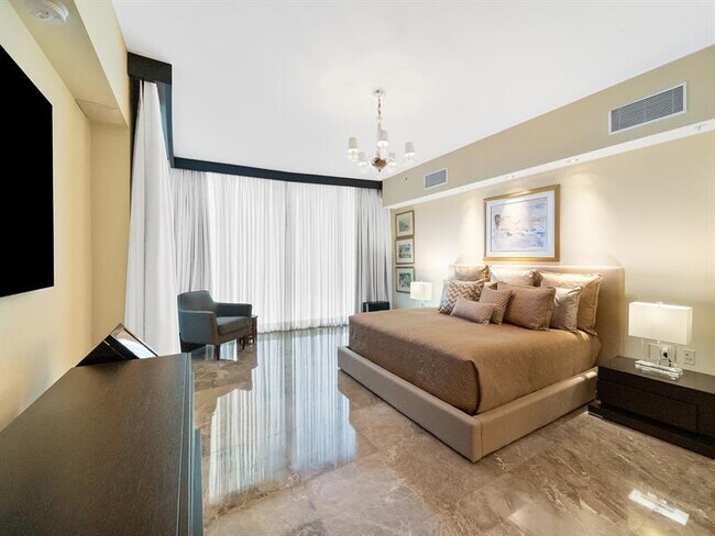 Building Photo - 333 Las Olas Way