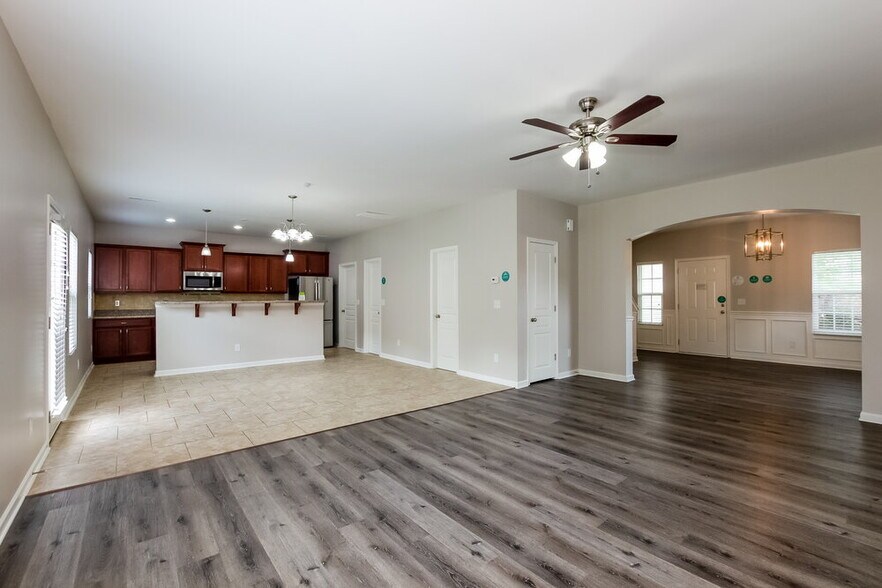 Building Photo - 10812 Maryanna Ct