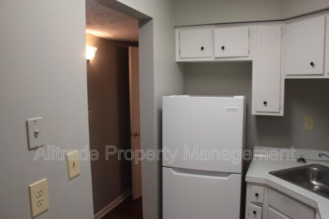 Building Photo - 2358 Grinstead Dr
