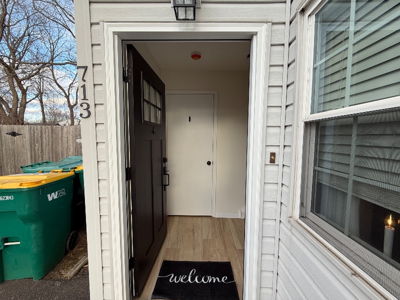 Building Photo - 713 Timber Ln