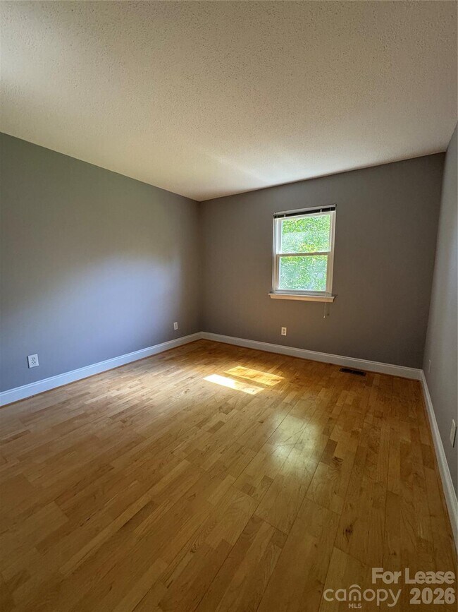 Building Photo - 3282 Heathstead Place