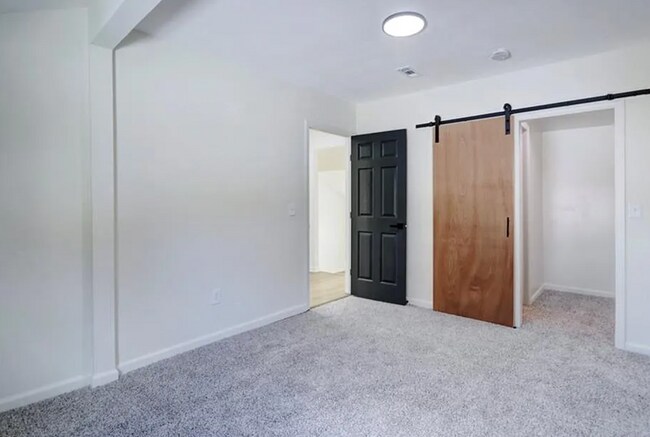 Building Photo - Beautifully remodeled 4-bedroom, 2-bath ho...
