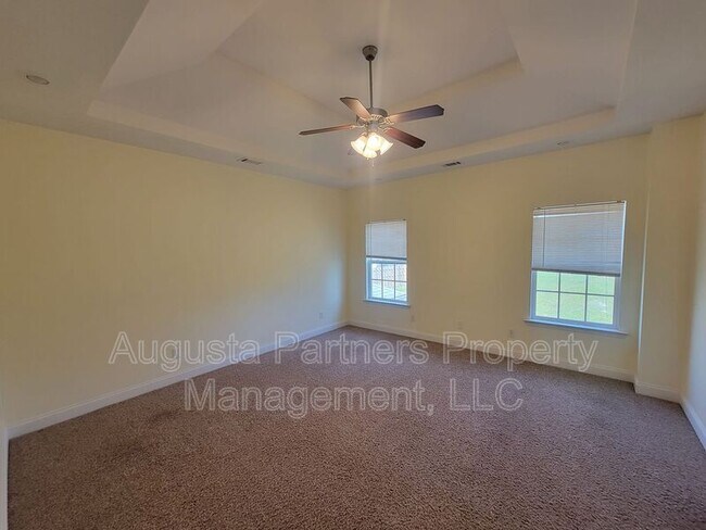 Building Photo - 420 Bowen Falls