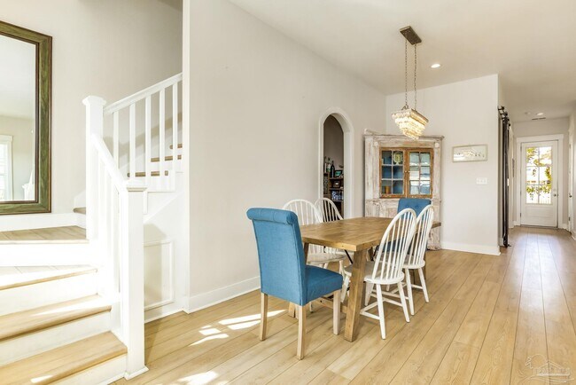 Building Photo - 606 W Intendencia St