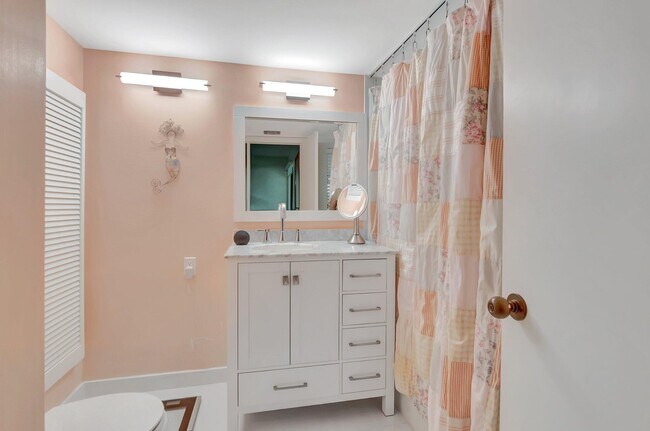 Building Photo - 7067 Rain Forest Dr