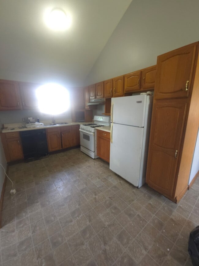 Building Photo - 164 N Hazelwood Ave