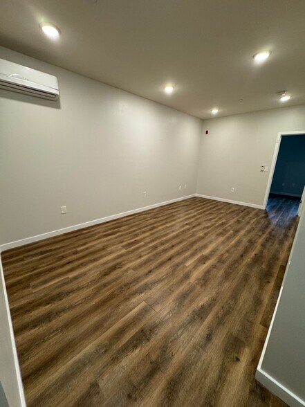 Building Photo - 707 N 40th St