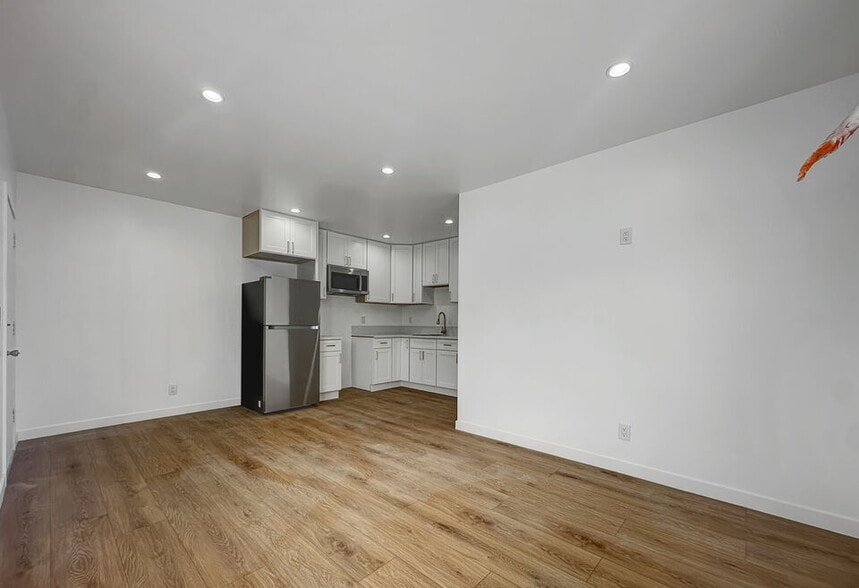 Building Photo - 1814 S Longwood Ave