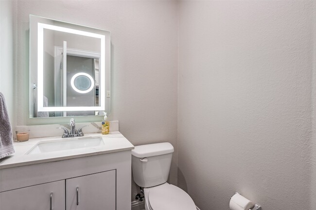 Building Photo - 5707 Headquarters Dr