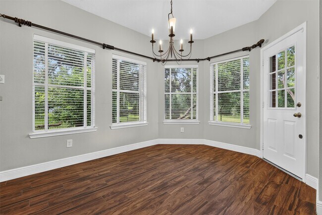 Building Photo - 108 Oak Creek Ln