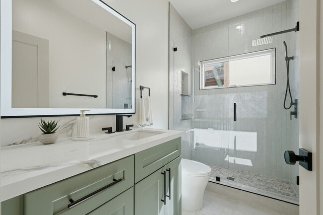 Building Photo - 422 Arbor Dr