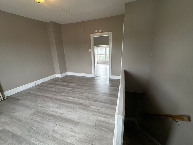Building Photo - 4 Bedroom House Parking York City