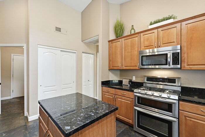 Building Photo - 1426 N Omaha Cir