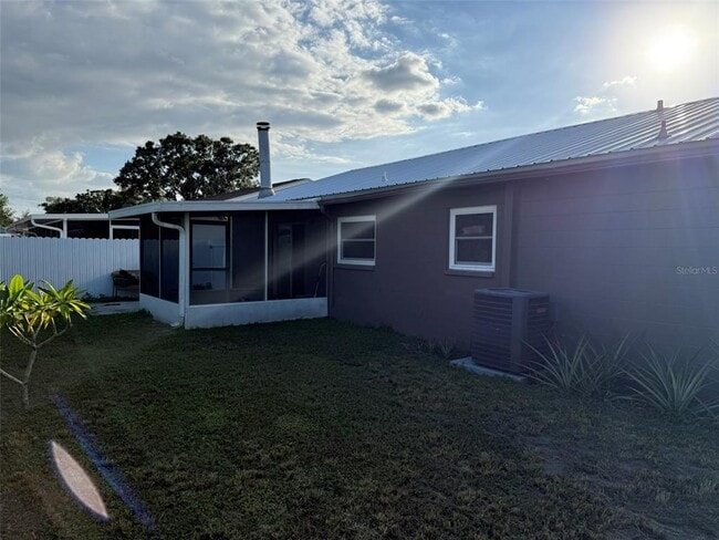 Building Photo - 1310 Cinnamon Way W