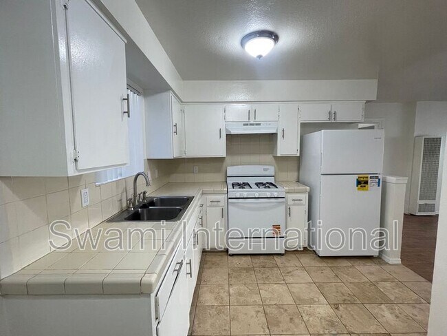 Building Photo - 345 Stepney St