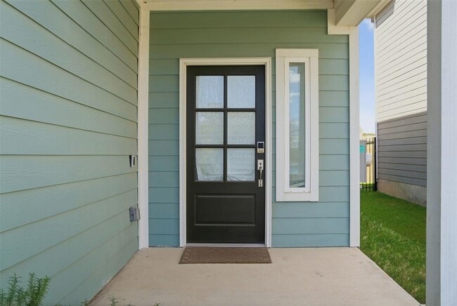 Building Photo - 13606 Long Is Dr